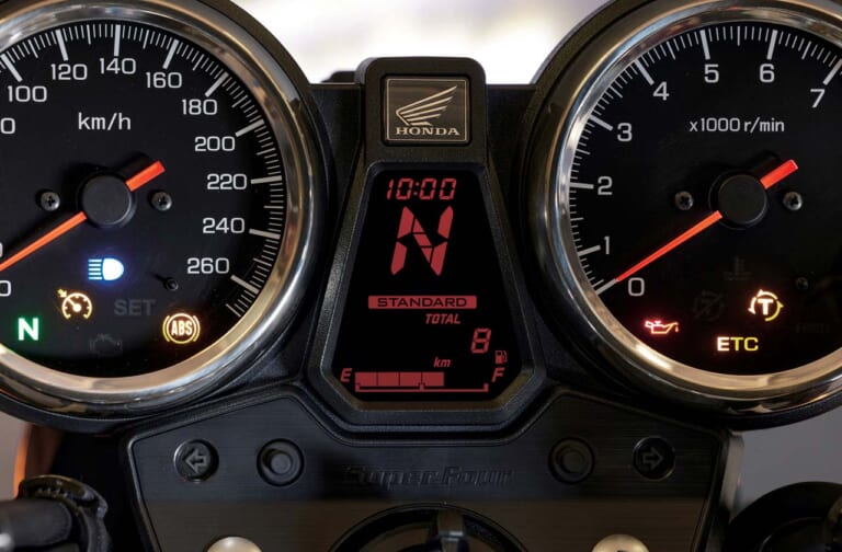 ホンダ新型CB1300SF/SB【電子制御スロットルを得てユーロ5をクリア】|威風堂々! ホンダ新型CB1300SF/SB【電子制御スロットルを得てユーロ5をクリア】