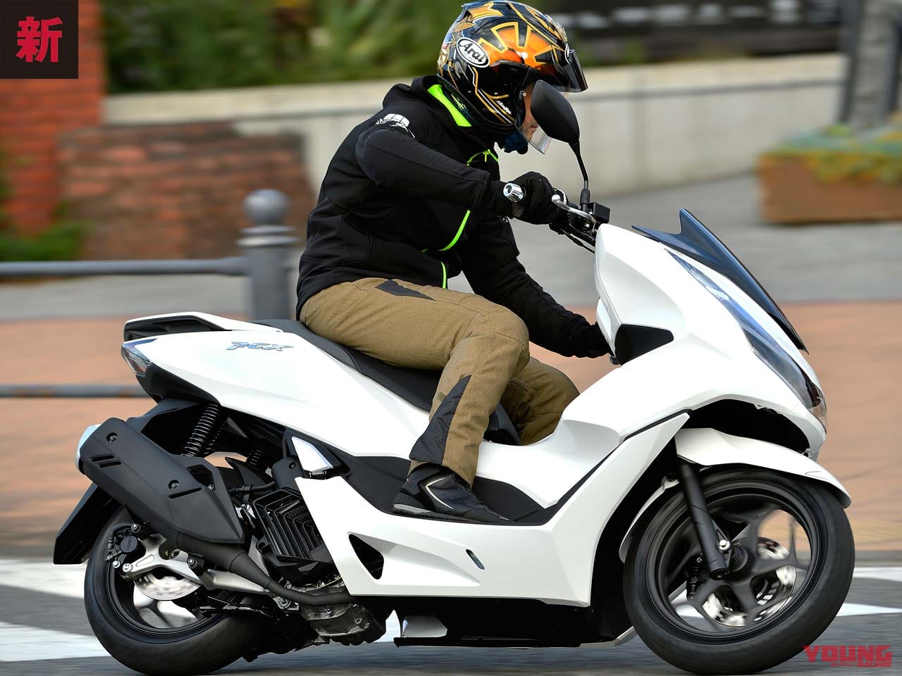 ホンダpcx 160新旧モデル比較試乗インプレッション 2 らしさをそのまのままに全面刷新 Webヤングマシン 最新バイク情報 ホンダpcx 160新旧モデル比較試乗インプレッション 2 らしさをそのまのままに全面刷新 Webヤングマシン 最新バイク情報
