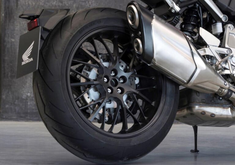 ホンダCB1000R|'21新車バイクラインナップ|日本車|ホンダ2021新車バイクラインナップ〈大型ネイキッドクラス〉CB1000R etc.