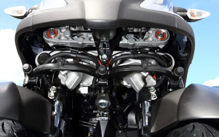 ヤマハ トリシティ300|2021新車バイクラインナップ|日本車|251〜400ccミドル|スクーター|2021年新車バイクラインナップ〈日本車251〜400ccスクーター〉トリシティ/バーグマン