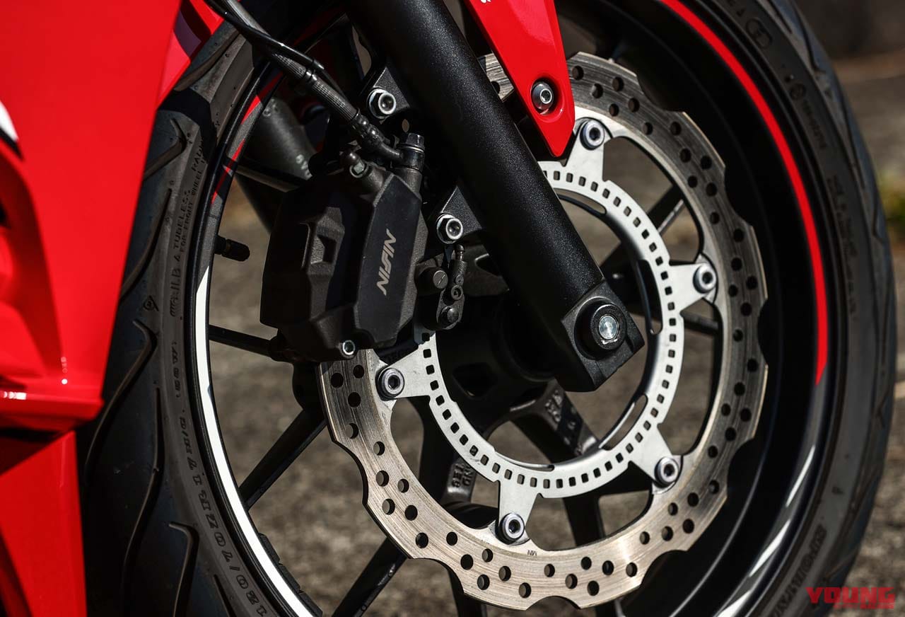 |岡崎静夏のホンダCBR400R試乗インプレ【トルクで走れる快適さが日本の公道にベストマッチ】