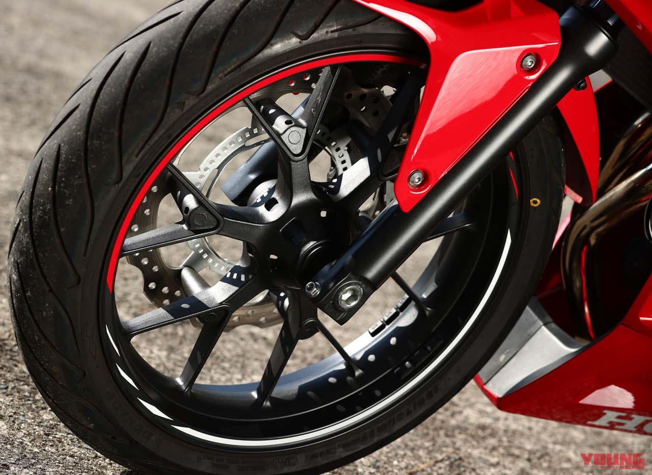 |岡崎静夏のホンダCBR400R試乗インプレ【トルクで走れる快適さが日本の公道にベストマッチ】