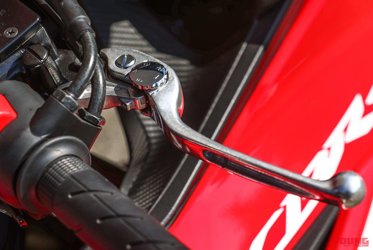 |岡崎静夏のホンダCBR400R試乗インプレ【トルクで走れる快適さが日本の公道にベストマッチ】