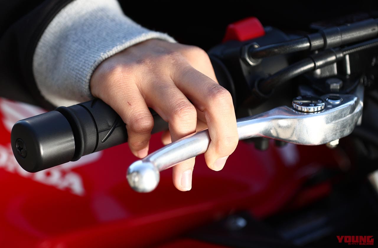 |岡崎静夏のホンダCBR400R試乗インプレ【トルクで走れる快適さが日本の公道にベストマッチ】