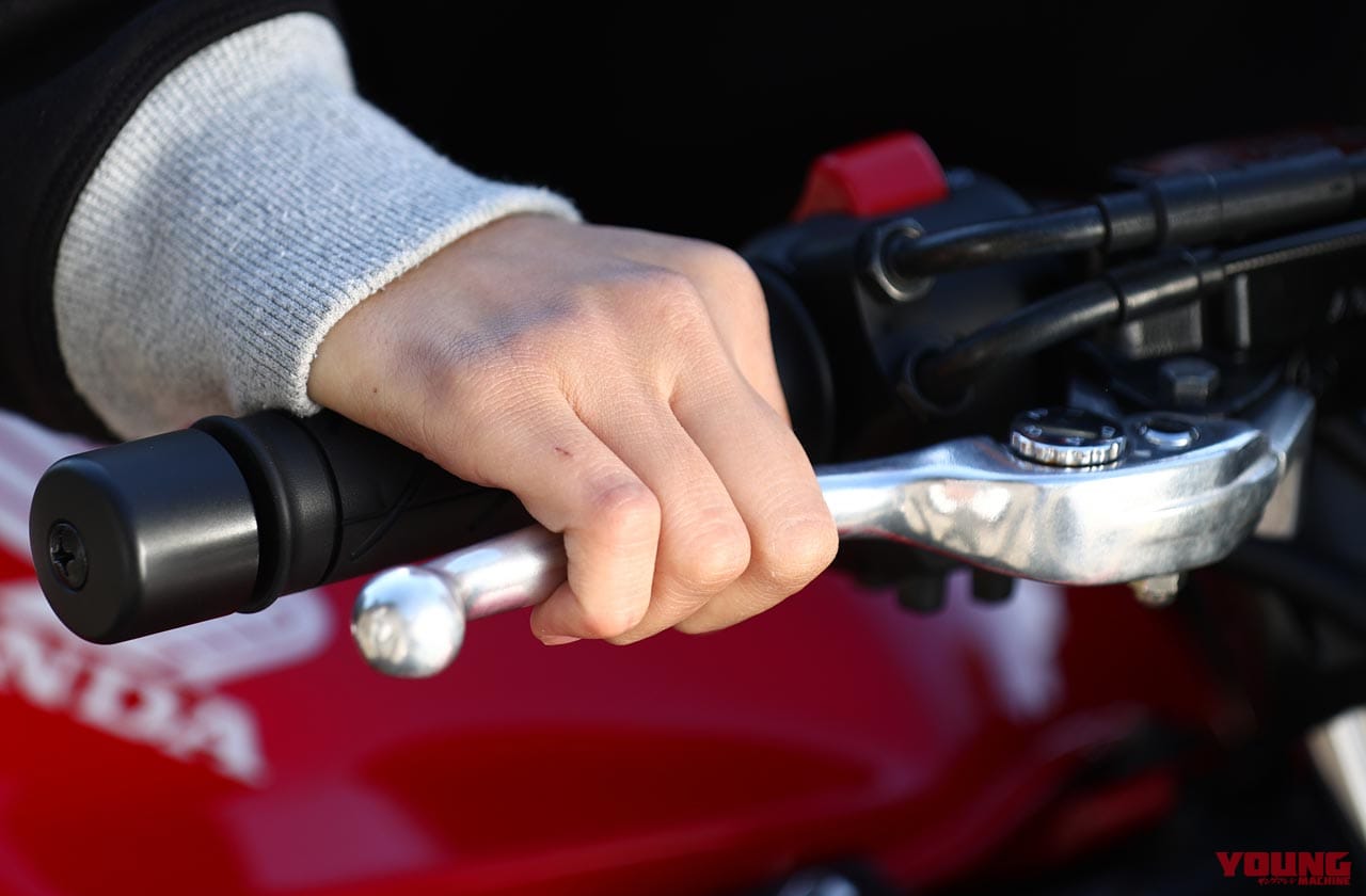 |岡崎静夏のホンダCBR400R試乗インプレ【トルクで走れる快適さが日本の公道にベストマッチ】