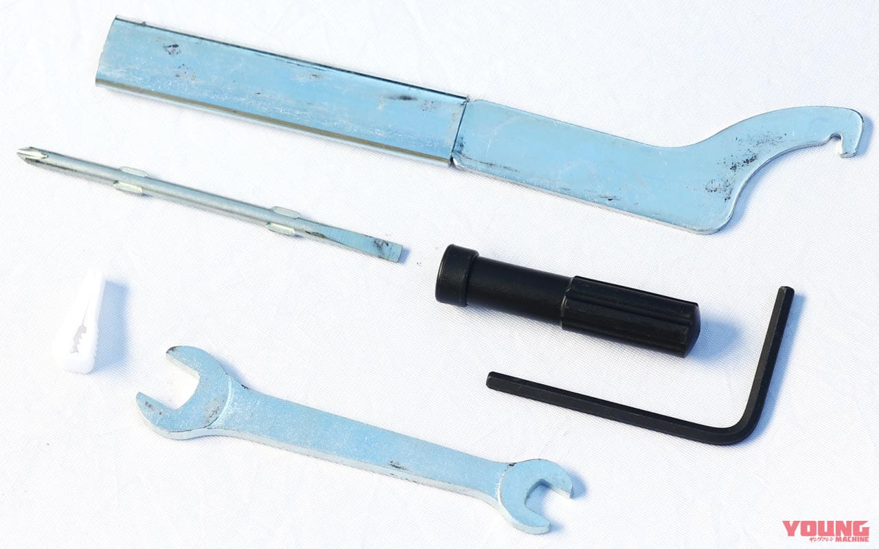 |岡崎静夏のホンダCBR400R試乗インプレ【トルクで走れる快適さが日本の公道にベストマッチ】