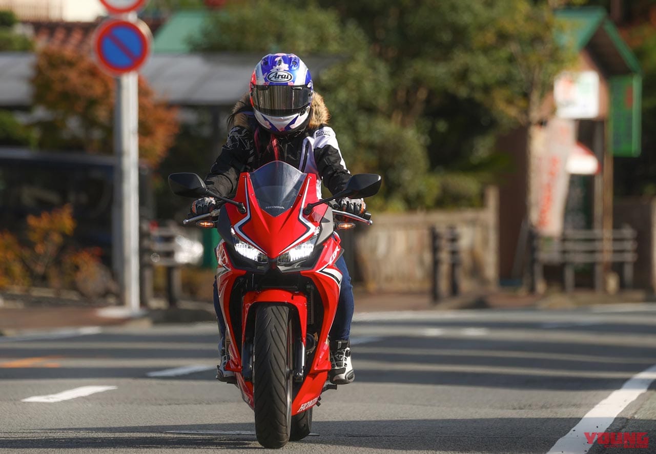 |岡崎静夏のホンダCBR400R試乗インプレ【トルクで走れる快適さが日本の公道にベストマッチ】