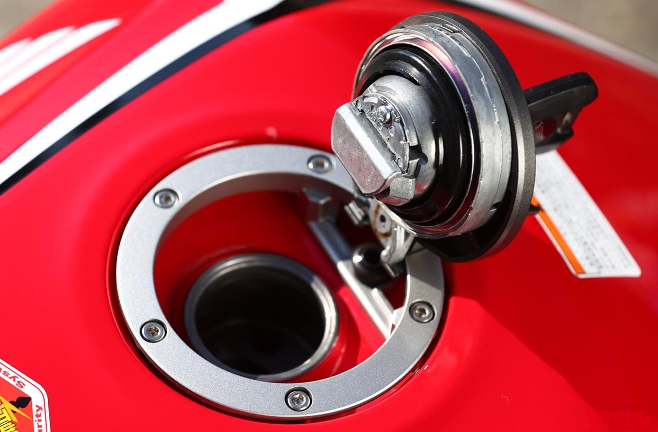 |岡崎静夏のホンダCBR400R試乗インプレ【トルクで走れる快適さが日本の公道にベストマッチ】