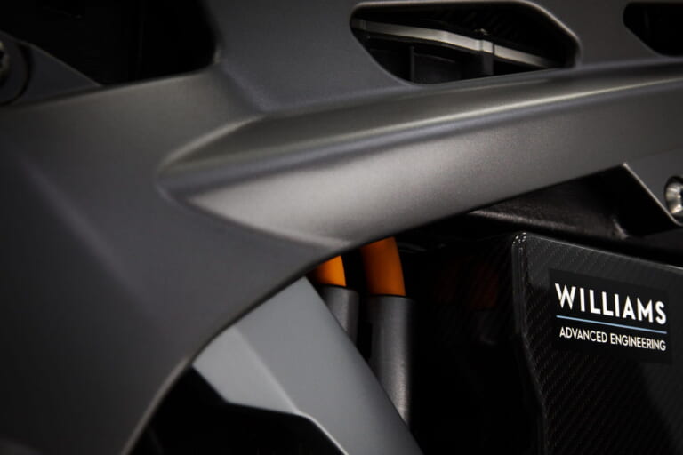 Triumph TE-1 PROJECT|180馬力のパワートレイン公開! トライアンフ「TE-1プロジェクト」フェーズ2完了