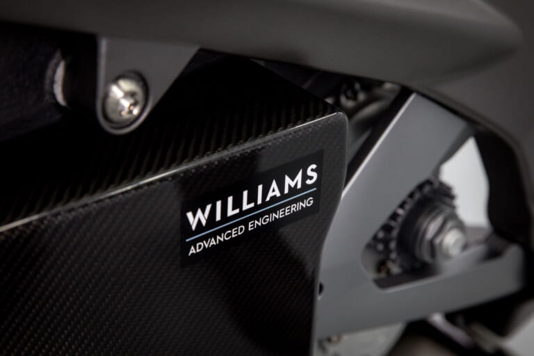 Triumph TE-1 PROJECT|180馬力のパワートレイン公開! トライアンフ「TE-1プロジェクト」フェーズ2完了