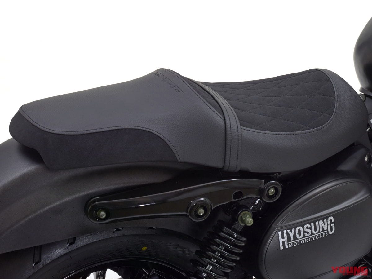 |125ccなのに水冷Vツイン! ボバースタイルのHYOSUNG「GV125S ボバー」間もなく発売