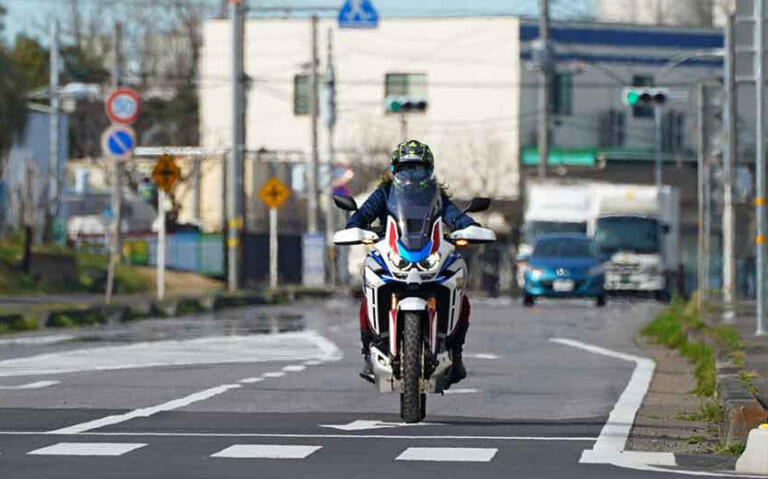 小柄な体格でも大型アドベンチャー=アフリカツインを安全に乗りこなす攻略法|小柄な体格でも大型アドベンチャー=アフリカツインを安全に乗りこなす攻略法〈”短い”あるある〉