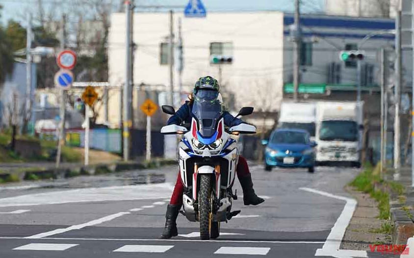 |小柄な体格でも大型アドベンチャー=アフリカツインを安全に乗りこなす攻略法〈”短い”あるある〉