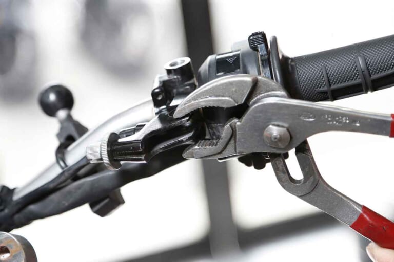 セロー250 メンテナンス|超初心者も自分でできる簡単バイクメンテナンス#2【クラッチレバーの交換&調整|セロー250】