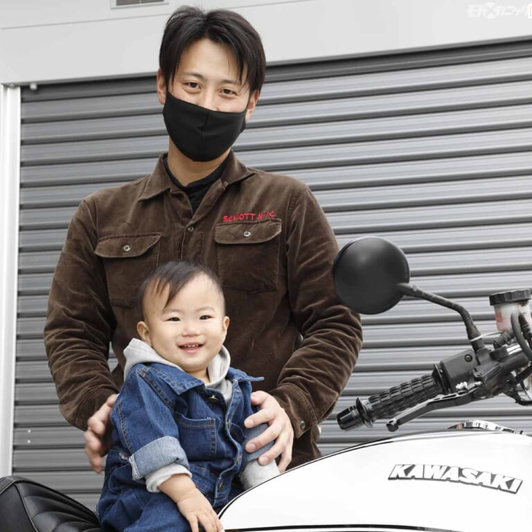 早坂さんとパパのバイクに跨がってご機嫌な長男の颯くん