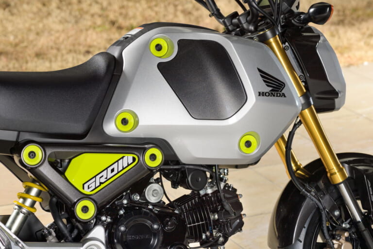 ホンダ グロム|ホンダ新型「グロム」が5速の新エンジンで登場! ABS標準装備でフルチェンジした12インチスポーツ
