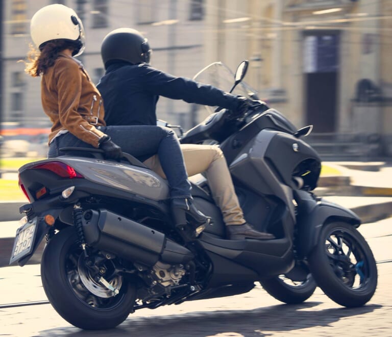 ヤマハ トリシティ300|2021新車バイクラインナップ|日本車|251〜400ccミドル|スクーター|2021年新車バイクラインナップ〈日本車251〜400ccスクーター〉トリシティ/バーグマン