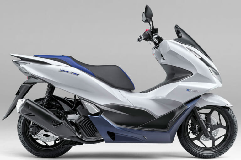ホンダPCX e:HEV|2021新車バイクラインナップ|日本車|ホンダ2021新車バイクラインナップ〈51〜125cc原付二種スクーター〉PCX/リードetc.