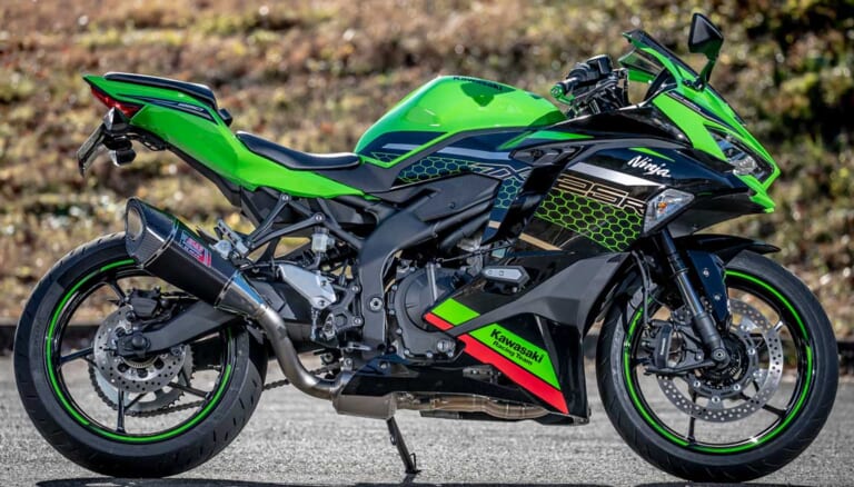 ヨシムラ ZX-25用 機械曲R-11チタンサイクロン カーボンエンド 政府認証|続々リリース!ニンジャZX-25R用新作パーツセレクション〈×7ブランド〉