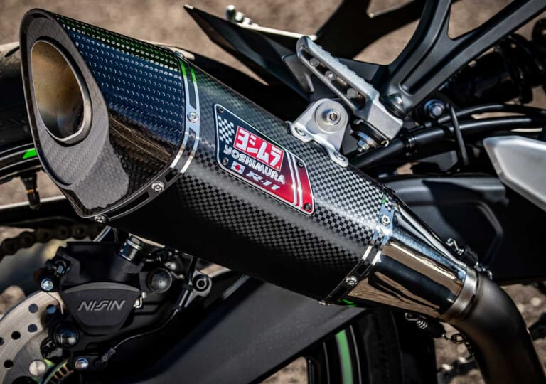 ヨシムラ ZX-25用 機械曲R-11チタンサイクロン カーボンエンド 政府認証|続々リリース!ニンジャZX-25R用新作パーツセレクション〈×7ブランド〉