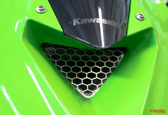 トリックスター 純正エアダクト専用メッシュガード|続々リリース!ニンジャZX-25R用新作パーツセレクション〈×7ブランド〉