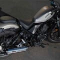 人気のホンダレブル250がマフラーカスタムで骨太トルクと精悍ルックスを獲得〈アールズ・ギア〉
