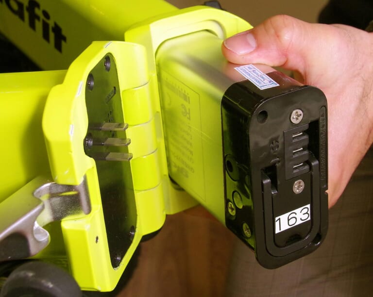 グラフィットGFR-02|電動モペッド|モビリティチェンジャー|電動モペッド「グラフィットGFR-02」試乗インプレ【”モビチェン”で原付から自転車に変身!?】