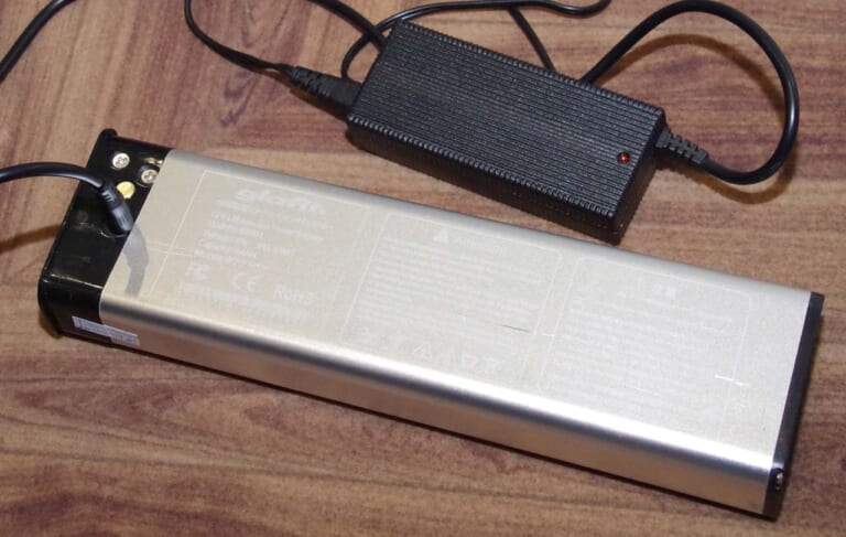 グラフィットGFR-02|電動モペッド|モビリティチェンジャー|電動モペッド「グラフィットGFR-02」試乗インプレ【”モビチェン”で原付から自転車に変身!?】