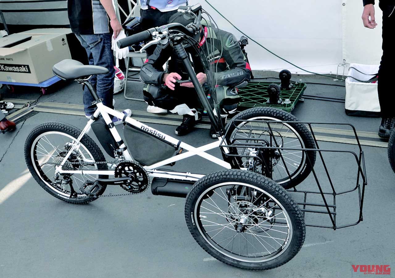 |カワサキZ125プロベース・3輪バイク誕生の可能性やいかに!?【カスタムショーに謎の3輪車現る】