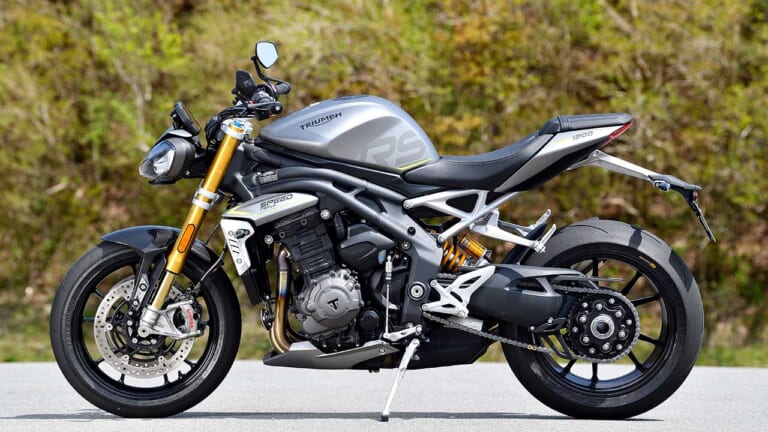 トライアンフ スピードトリプル1200RS|トライアンフ スピードトリプル1200RS 試乗インプレッション【まるで2スト500ccレーサー!?】