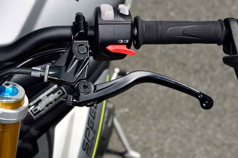 トライアンフ スピードトリプル1200RS|トライアンフ スピードトリプル1200RS 試乗インプレッション【まるで2スト500ccレーサー!?】