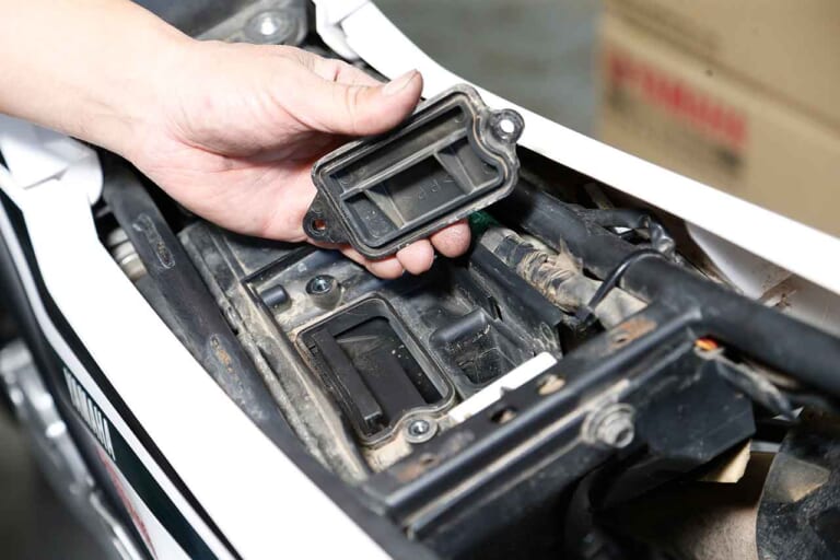 セロー250のメンテナンス|超初心者も自分でできる簡単バイクメンテ#3【オイル交換&簡単ドライブチェーン洗浄|セロー250】