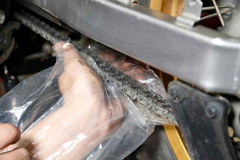 セロー250のメンテナンス|超初心者も自分でできる簡単バイクメンテ#3【オイル交換&簡単ドライブチェーン洗浄|セロー250】