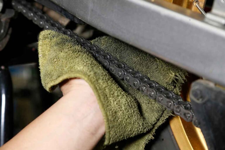 セロー250のメンテナンス|超初心者も自分でできる簡単バイクメンテ#3【オイル交換&簡単ドライブチェーン洗浄|セロー250】