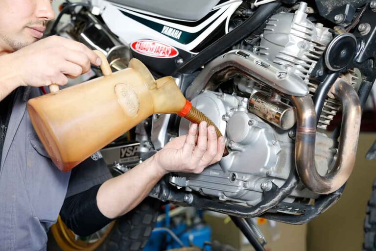 セロー250のメンテナンス|超初心者も自分でできる簡単バイクメンテ#3【オイル交換&簡単ドライブチェーン洗浄|セロー250】