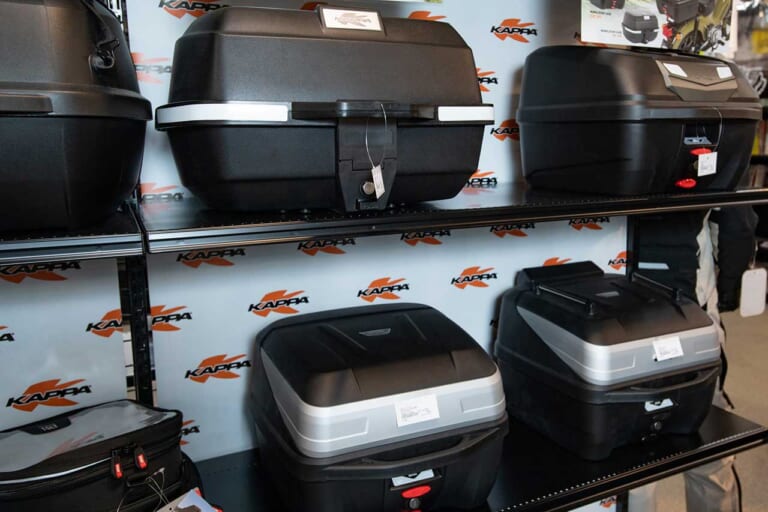 "オフの聖地"往訪:オフロード用品専門店「ダートバイクプラス瀬戸店」|“オフの聖地”往訪:オフロード用品専門店「ダートバイクプラス瀬戸店」〈在庫点数6万点超!!〉