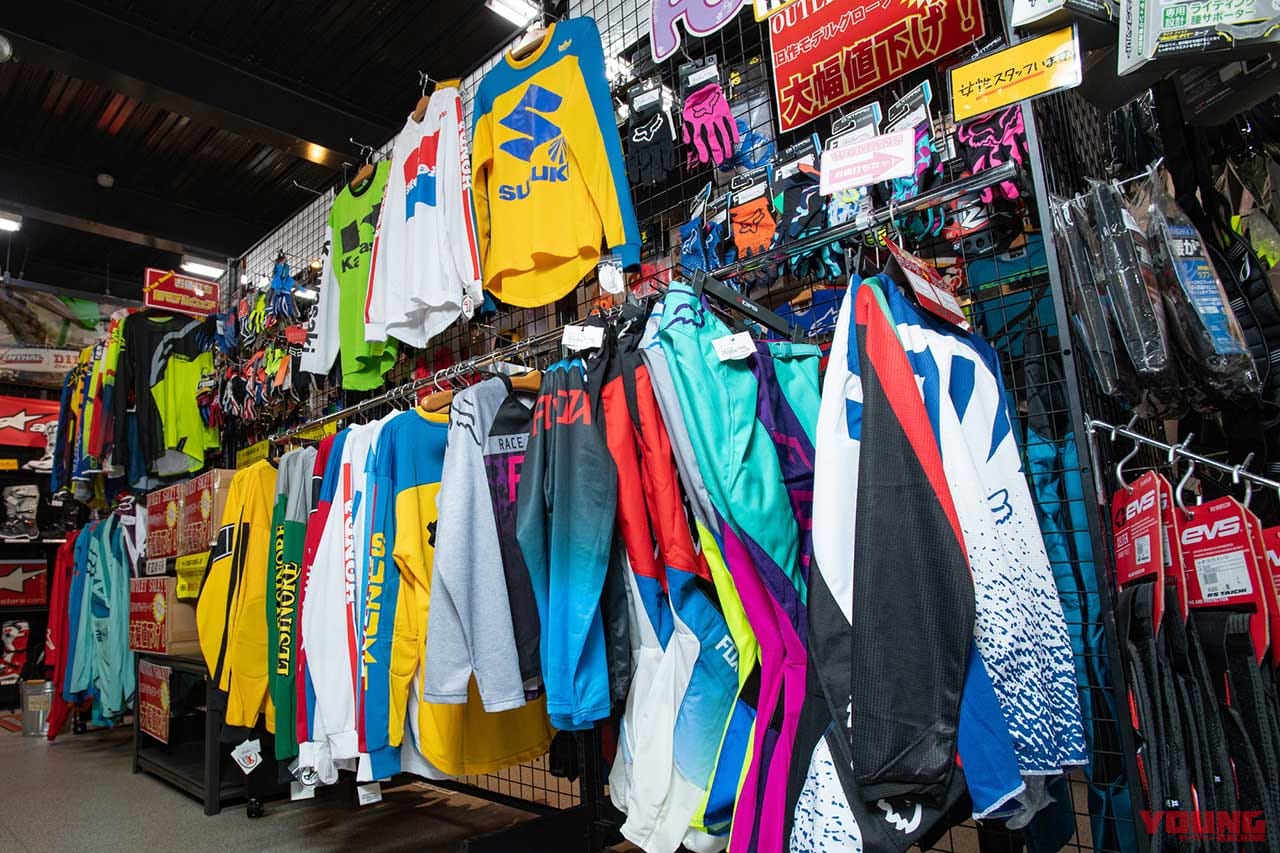 |“オフの聖地”往訪:オフロード用品専門店「ダートバイクプラス瀬戸店」〈在庫点数6万点超!!〉