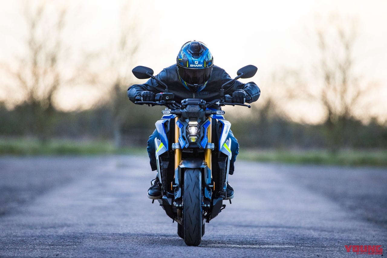 スズキ新型 Gsx S1000 登場 ウイング採用の新デザインとパワーアップしたエンジン Webヤングマシン 最新バイク情報 スズキ新型 Gsx S1000 登場 ウイング採用の新デザインとパワーアップしたエンジン Webヤングマシン 最新バイク情報