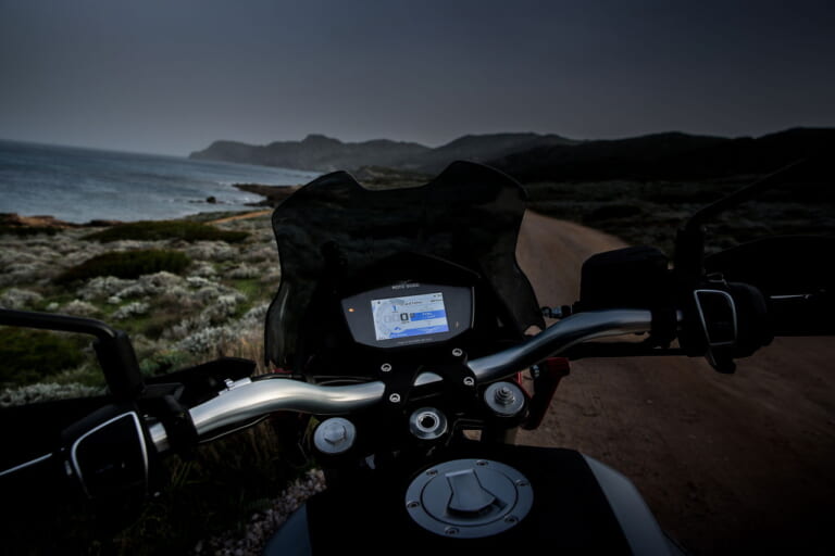 Moto Guzzi V85 TT |モトグッツィ「V85 TT」マイナーチェンジとともに100周年記念車と旅仕様を発売