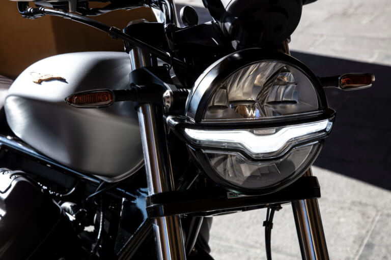 チェンテナリオ (100 周年記念車専用グラフィック)|モトグッツィ「V9ボバー」マイナーチェンジと同時に100周年記念仕様車が登場!