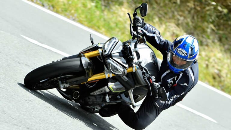トライアンフ スピードトリプル1200RS|トライアンフ スピードトリプル1200RS 試乗インプレッション【まるで2スト500ccレーサー!?】