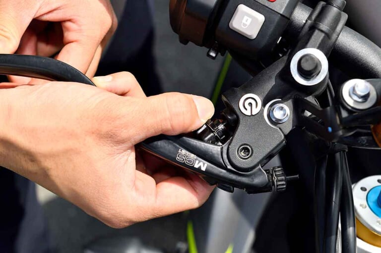 トライアンフ スピードトリプル1200RS|トライアンフ スピードトリプル1200RS 試乗インプレッション【まるで2スト500ccレーサー!?】