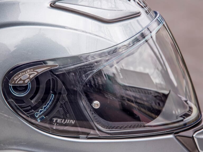 新感覚フルフェイスヘルメット「Kabuto SHUMA」|新感覚フルフェイスヘルメット「Kabuto SHUMA」リリース【数々の快適装備で夏も涼しい】