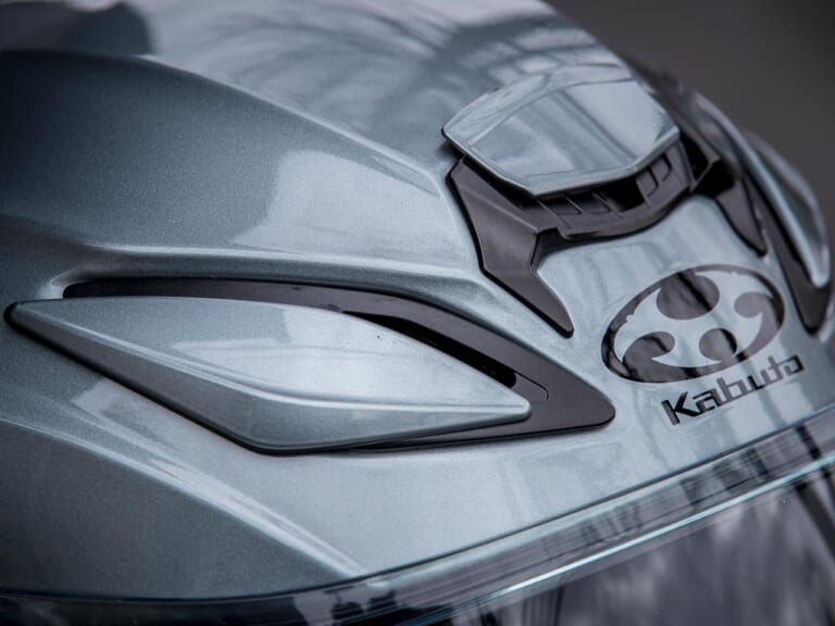 新感覚フルフェイスヘルメット「Kabuto SHUMA」|新感覚フルフェイスヘルメット「Kabuto SHUMA」リリース【数々の快適装備で夏も涼しい】