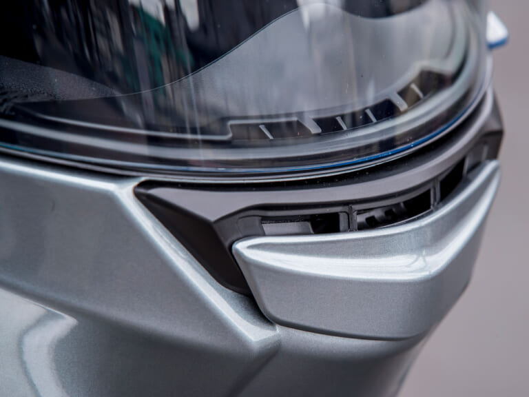 新感覚フルフェイスヘルメット「Kabuto SHUMA」|新感覚フルフェイスヘルメット「Kabuto SHUMA」リリース【数々の快適装備で夏も涼しい】