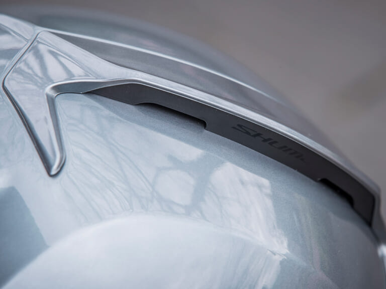 新感覚フルフェイスヘルメット「Kabuto SHUMA」|新感覚フルフェイスヘルメット「Kabuto SHUMA」リリース【数々の快適装備で夏も涼しい】