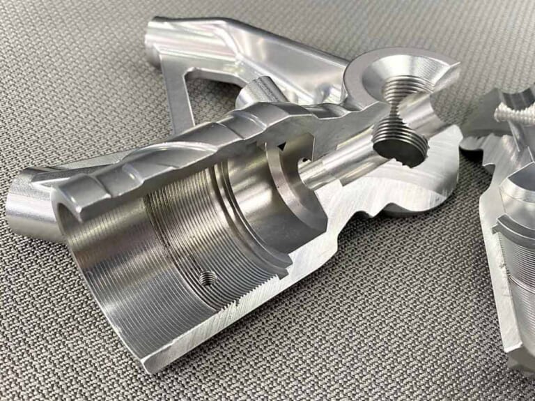 カワサキZ900RSの質感と走りのクオリティを高めるフロントフォークボトム|KTS湘南|カワサキZ900RSの質感と走りのクオリティを高める「フロントフォークボトム」開発秘話〈KTS湘南〉