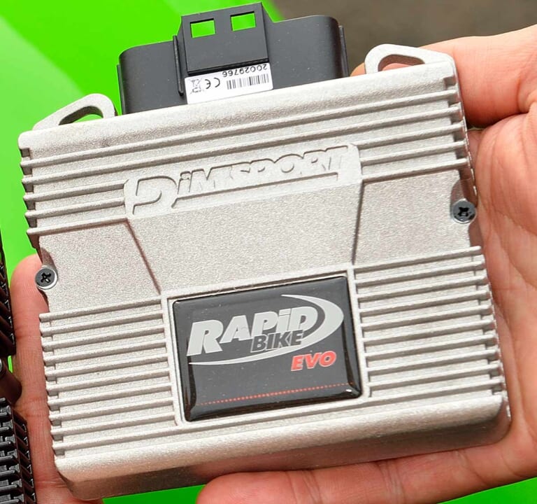 カワサキ ニンジャZX-25Rで実測200km/hに挑戦|トリックスターイカヅチJMCAマフラー装着車+ラピッドバイクEVO|ニンジャZX-25Rで実測200km/hに挑戦#1【ポン付けチューンでどこまで伸びるか】