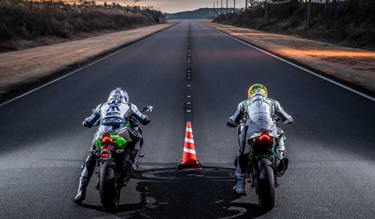 ニンジャZX-25Rで実測200km/hに挑戦#3【0-1000mアタック全開加速!!】|ニンジャZX-25Rで実測200km/hに挑戦#3【0-1000mアタック全開加速!!】