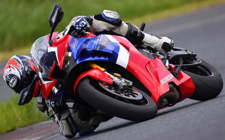 ホンダCBR1000RR-Rファイアーブレード/SP|『マシン オブ ザ イヤー2020』結果発表:総合部門【’20年の顔=ZX-25Rが大差でデビュー勝利!】